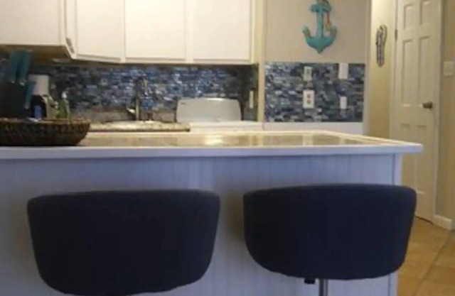 Corpus Christi North Beach Gem! Great location, on the beach with two pools!