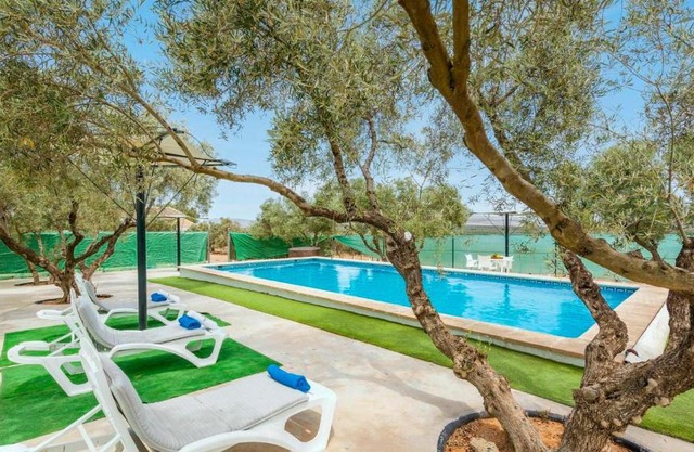 Cortijo La Torca Fuente de Piedra by Ruralidays