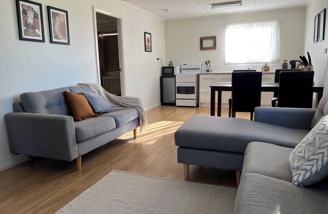 Cosey country cabin by the lakenWithin 2 hours of Sydney