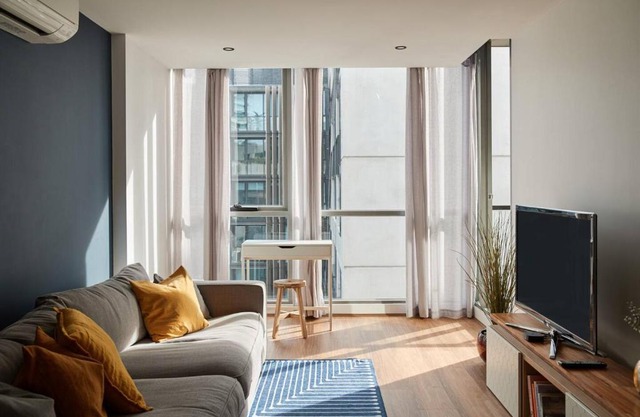 Cosmo Corner - Tranquil Vibes over South Melbourne