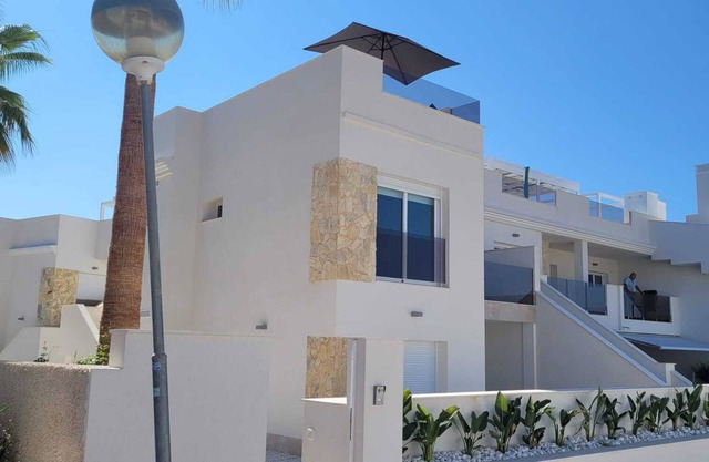 "costa Blanca Chic: Exclusief Appartement met Panoramisch Uitzicht te Huur"