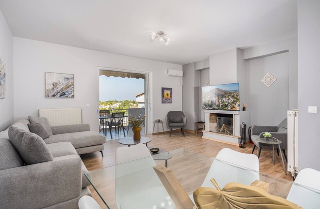 Costa Luca - Stunning 3-Floor Villa with Panoramic Sea Views in Vouliagmeni