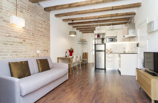 Cosy 1 BD APT With Balcony in Sagrada Familia 4