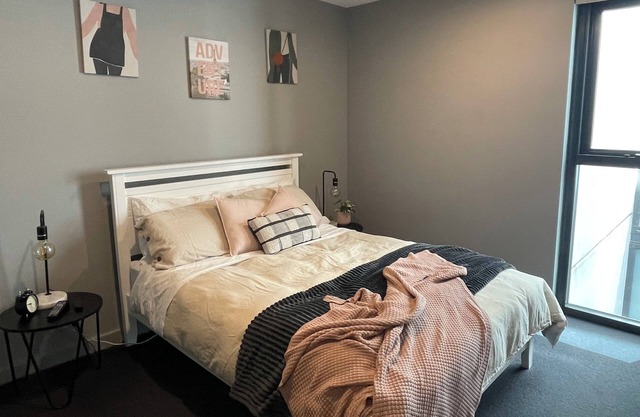 Cosy 1 bedroom apartment at Kingston foreshore- pet friendly