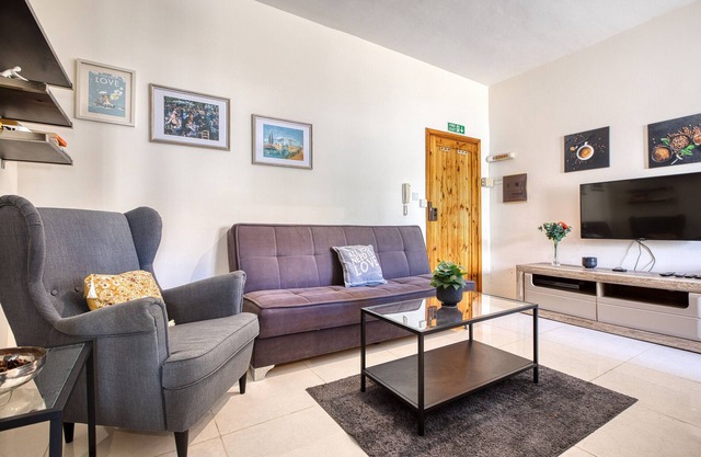 Cosy 1-Bedroom with balcony in St. Julian’s AEBE1-1