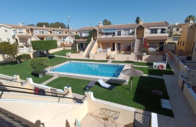 Cosy 2 bedroom apartment, pool, quiet area. Dogs allowed!