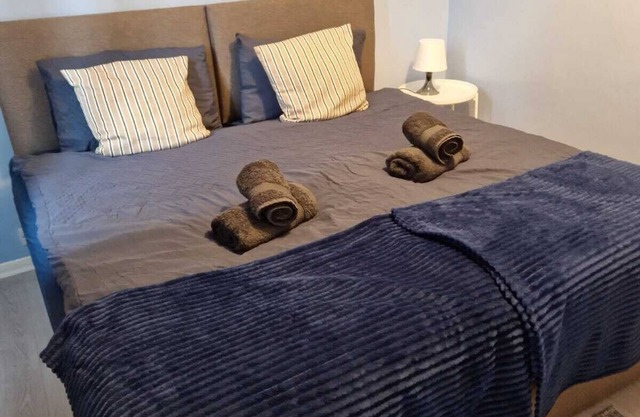 Cosy 2bed Flat-Easy Links to Central London and Gatwick Airport-Free Parking