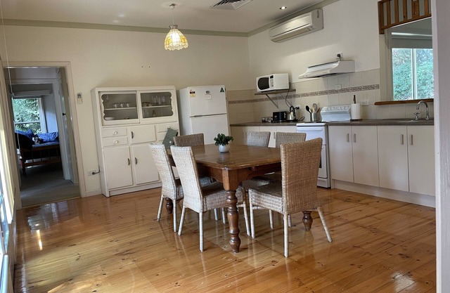 Cosy 2BR cottage in the heart of Halls Gap.