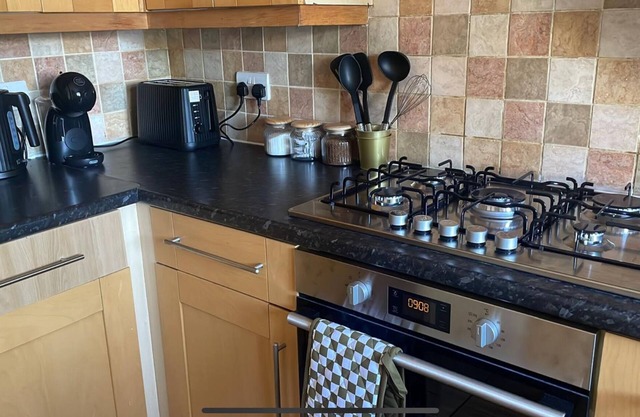 Cosy 3-bedroom house in Gravesend-Kent with WiFi access