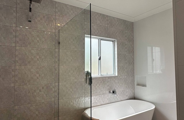 Cosy and comfortable executive Unit with gorgeous views and close to town centre