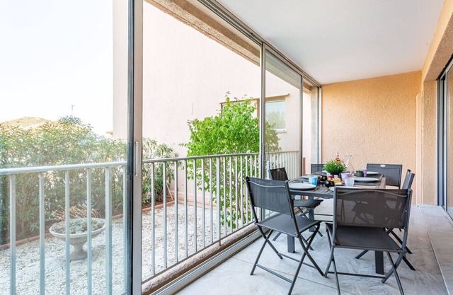 Cosy apartment for 6 people with pool, WIFI, A/C, TV, patio and pets allowed