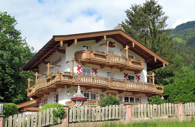 Cosy apartment for 12 people with WIFI, TV and patio