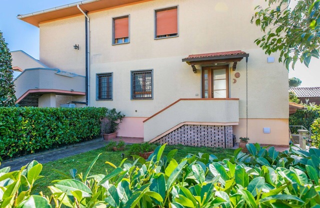 Cosy apartment for 4 people with WIFI, A/C, TV and patio