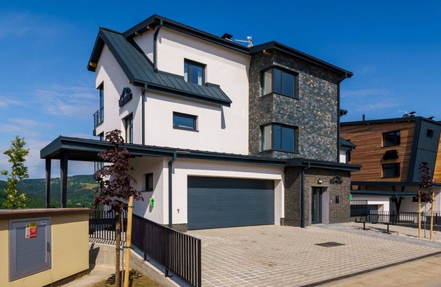 Cosy apartment for 6 people with WIFI, TV, balcony and parking