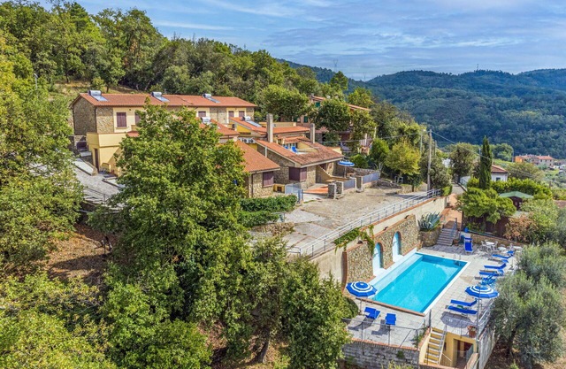 Cosy apartment for 4 people with WIFI, pool, balcony, pets allowed and panoramic view