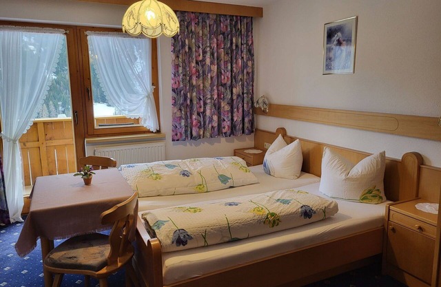 Cosy apartment for 11 guests with WIFI, TV, balcony and pets allowed