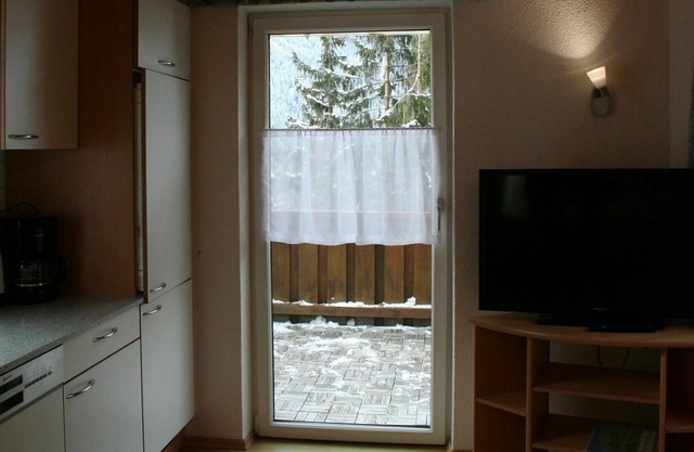 Cosy apartment for 12 guests with WIFI, TV, balcony, pets allowed and parking