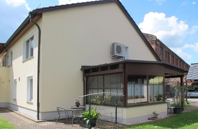Cosy apartment for 3 guests with WIFI, TV, patio, pets allowed and parking