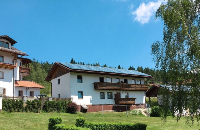 Cosy apartment for 4 guests with WIFI, TV, balcony, pets allowed and parking