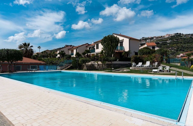 Cosy apartment for 4 people with pool, WIFI, TV, terrace and pets allowed