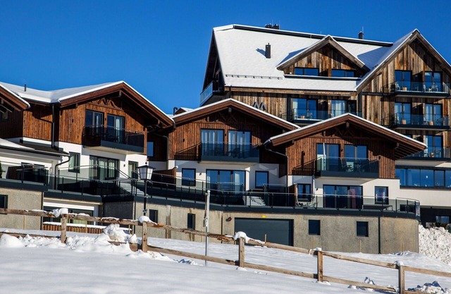 Cosy apartment for 4 people with WIFI, TV, balcony, panoramic view and parking