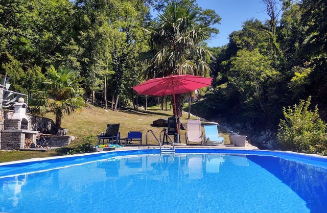 Cosy apartment for 5 people with WIFI, pool, TV, balcony and pets allowed