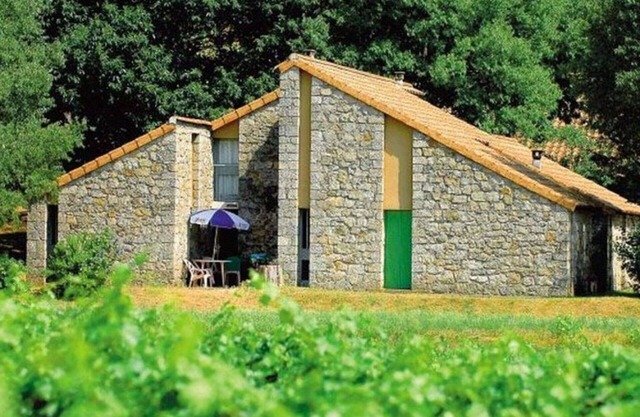 Cosy apartment for 6 guests with WIFI, pool, TV, terrace and pets allowed