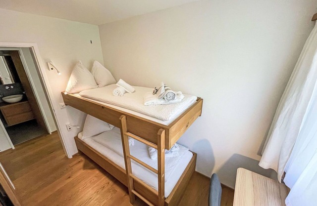 Cosy apartment for 6 guests with pool, WIFI, TV, balcony, panoramic view and parking