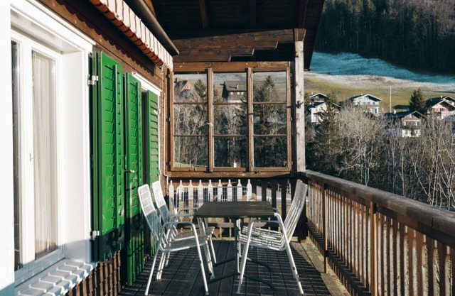 Cosy apartment for 6 guests with WIFI, balcony and parking