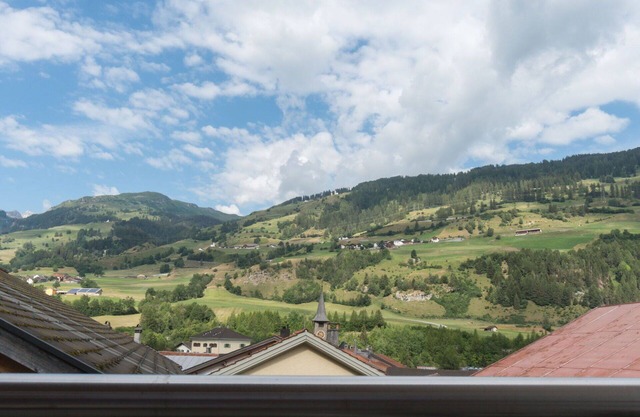 Cosy apartment for 7 guests with WIFI, TV, balcony, panoramic view and parking