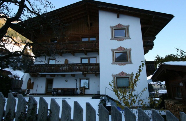 Cosy apartment for 7 guests with WIFI, TV and balcony