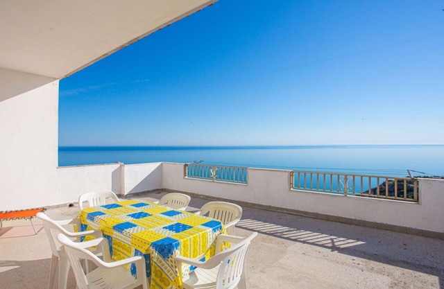 Cosy apartment for 7 people with WIFI, TV, terrace and pets allowed