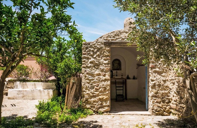 Cosy apartment for 7 guests with WIFI, patio, pets allowed and parking