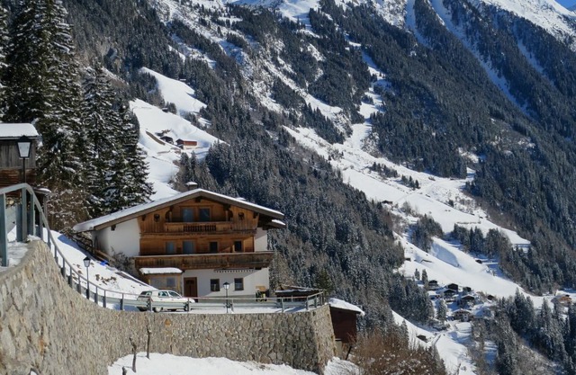 Cosy apartment for 8 people with WIFI, TV, balcony and parking