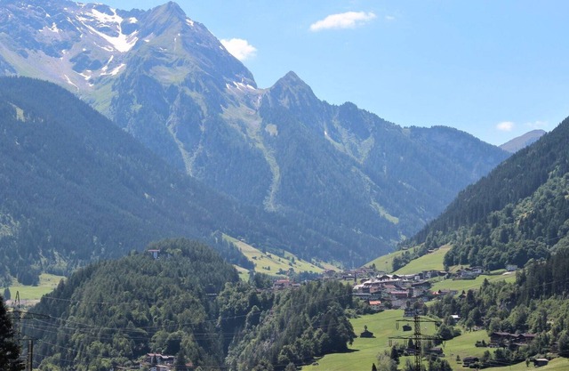 Cosy apartment for 5 people with WIFI, TV, balcony and parking