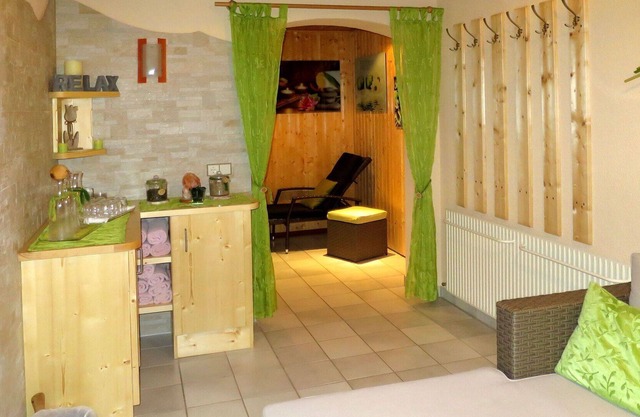 Cosy apartment for 25 guests with WIFI, TV, terrace, pets allowed and parking