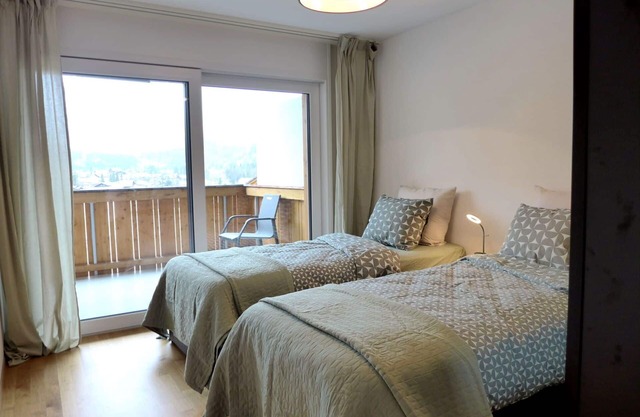 Cosy apartment for 4 guests with WIFI, TV, balcony, pets allowed, panoramic view and parking