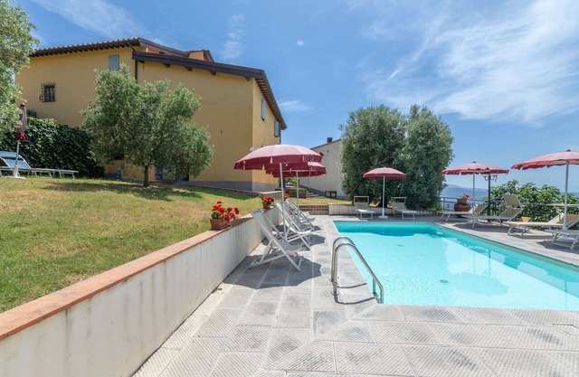 Cosy apartment for 6 people with A/C, WIFI, pool, TV, pets allowed and panoramic view