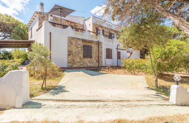 Cosy apartment for 9 people with WIFI, A/C, TV, patio and pets allowed