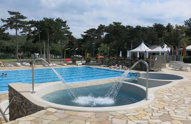 Cosy apartment in villa for 4 guests with A/C, WIFI, pool, TV and terrace