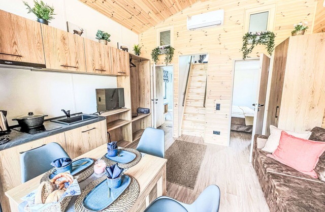 Cosy apartment in villa for 5 guests with A/C, TV, terrace and pets allowed