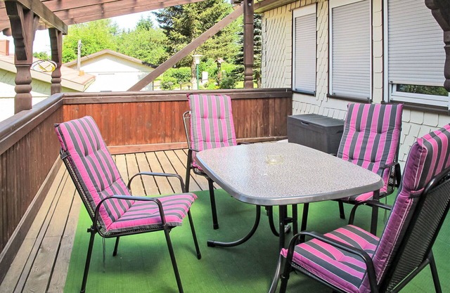 Cosy apartment in villa for 4 guests with WIFI, TV, patio and parking