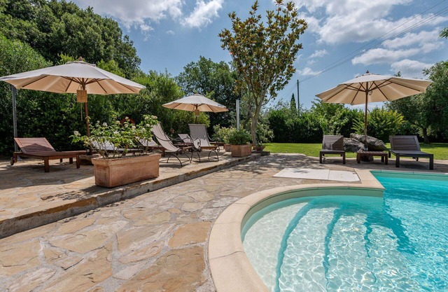 Cosy apartment in villa for 5 people with pool, WIFI, A/C, TV, patio and pets allowed