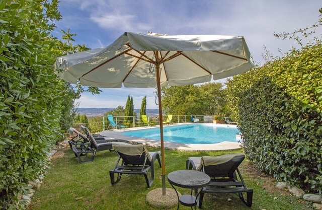 Cosy apartment in villa with WIFI, private pool, hot tub, TV, patio, pets allowed and panoramic .