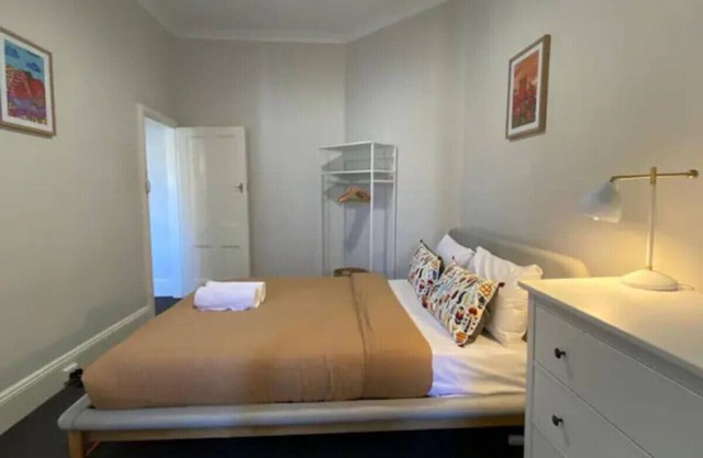 Cosy Apt metres from Fremantle Markets and Bathers