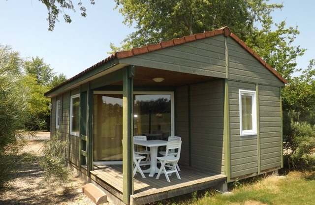 Cosy Chalet 4 Guests, Pool & Patio, Near Maurs' Amenities