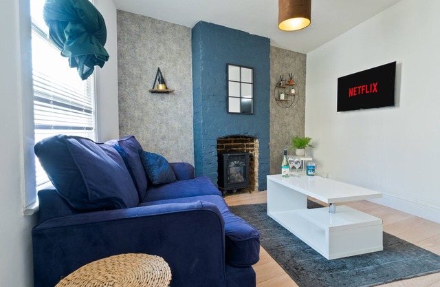Cosy City Centre House for Work and Comfort