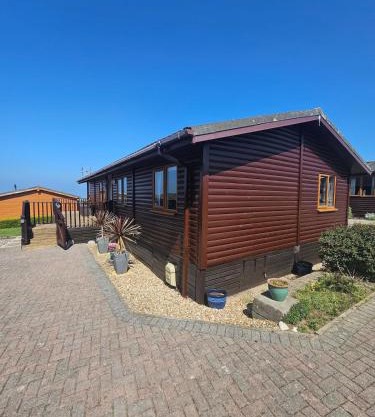 Cosy Coastal Lodge