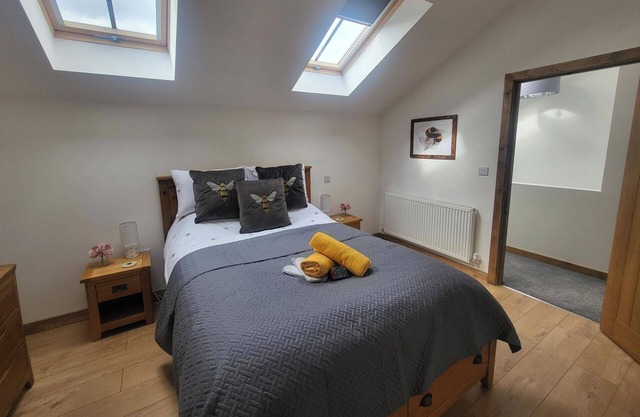 Cosy cottage with private hot tub in east devon