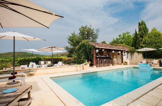 Cosy family home with a shared pool